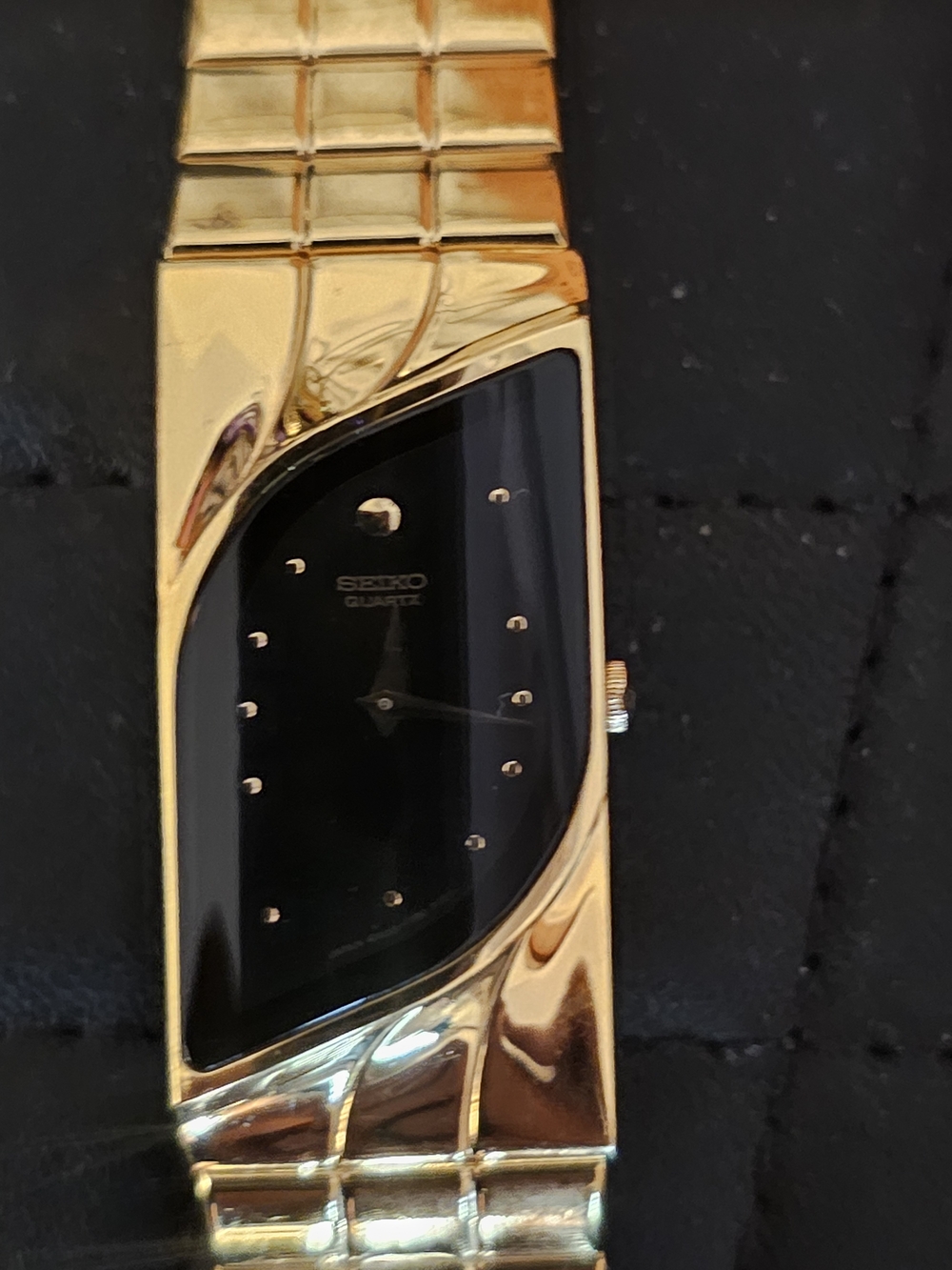 Vintage Seiko Asymmetrical "Half Moon" Quartz Watch – Gold Tone & Black Dial